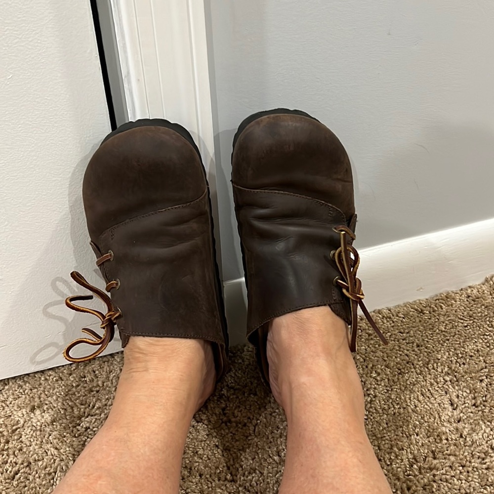 Mandel leather clogs